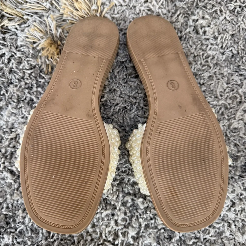 Pearl open toe slides. White 🤍 flip flops with pearls on upper - size 8 New Day - Picture 4 of 4